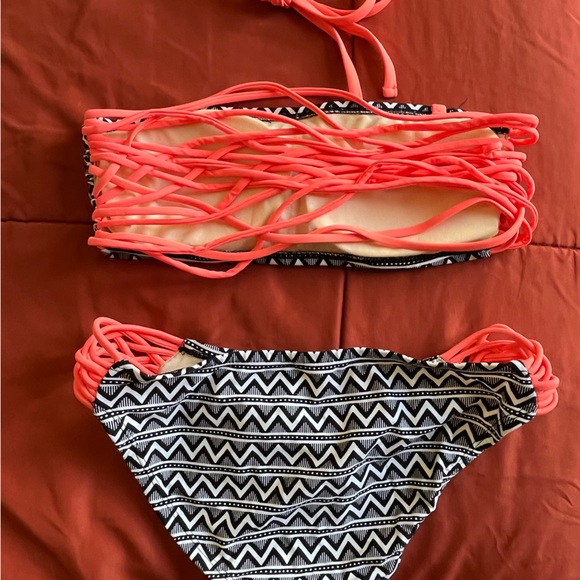 Bikini EUC - Picture 2 of 3